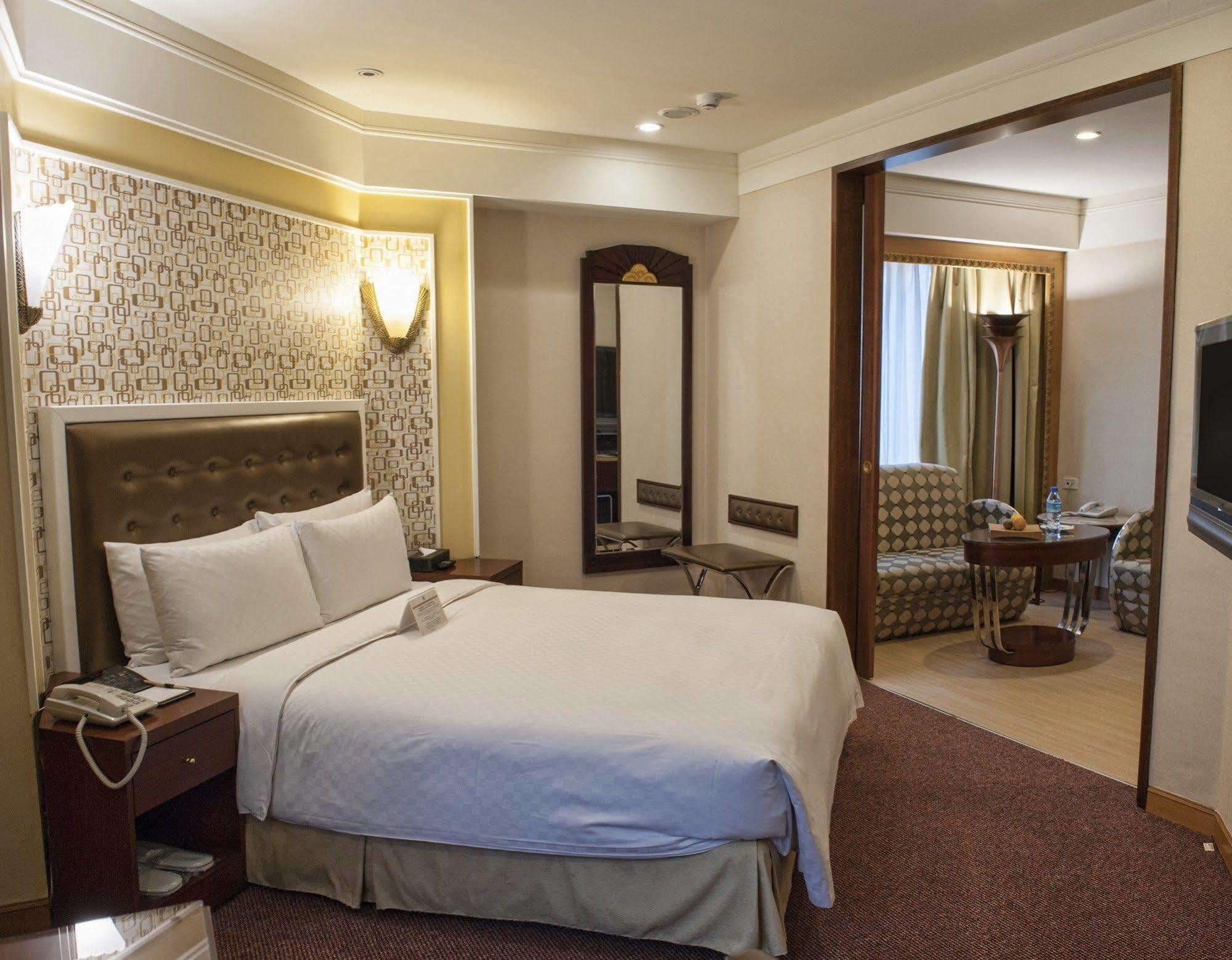 Royal Palace Hotel Taipei Bagian luar foto