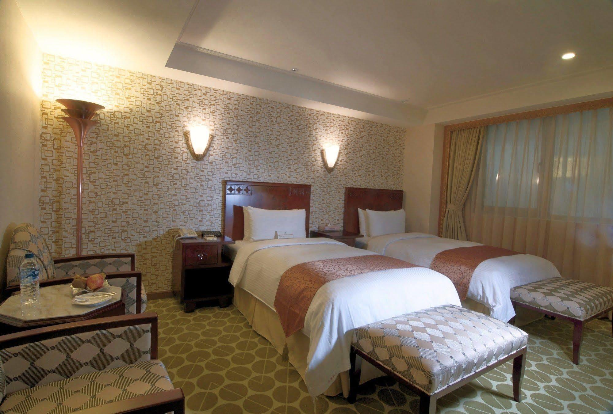 Royal Palace Hotel Taipei Bagian luar foto