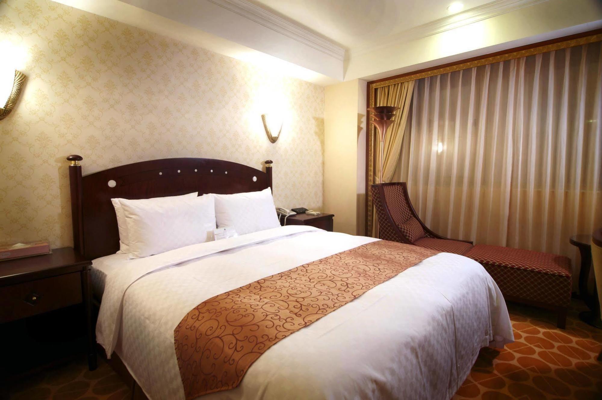Royal Palace Hotel Taipei Bagian luar foto