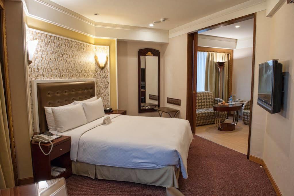 Royal Palace Hotel Taipei Bagian luar foto