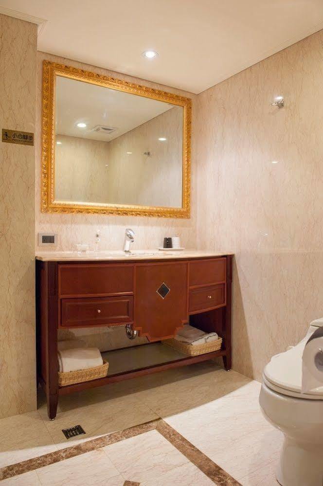 Royal Palace Hotel Taipei Bagian luar foto