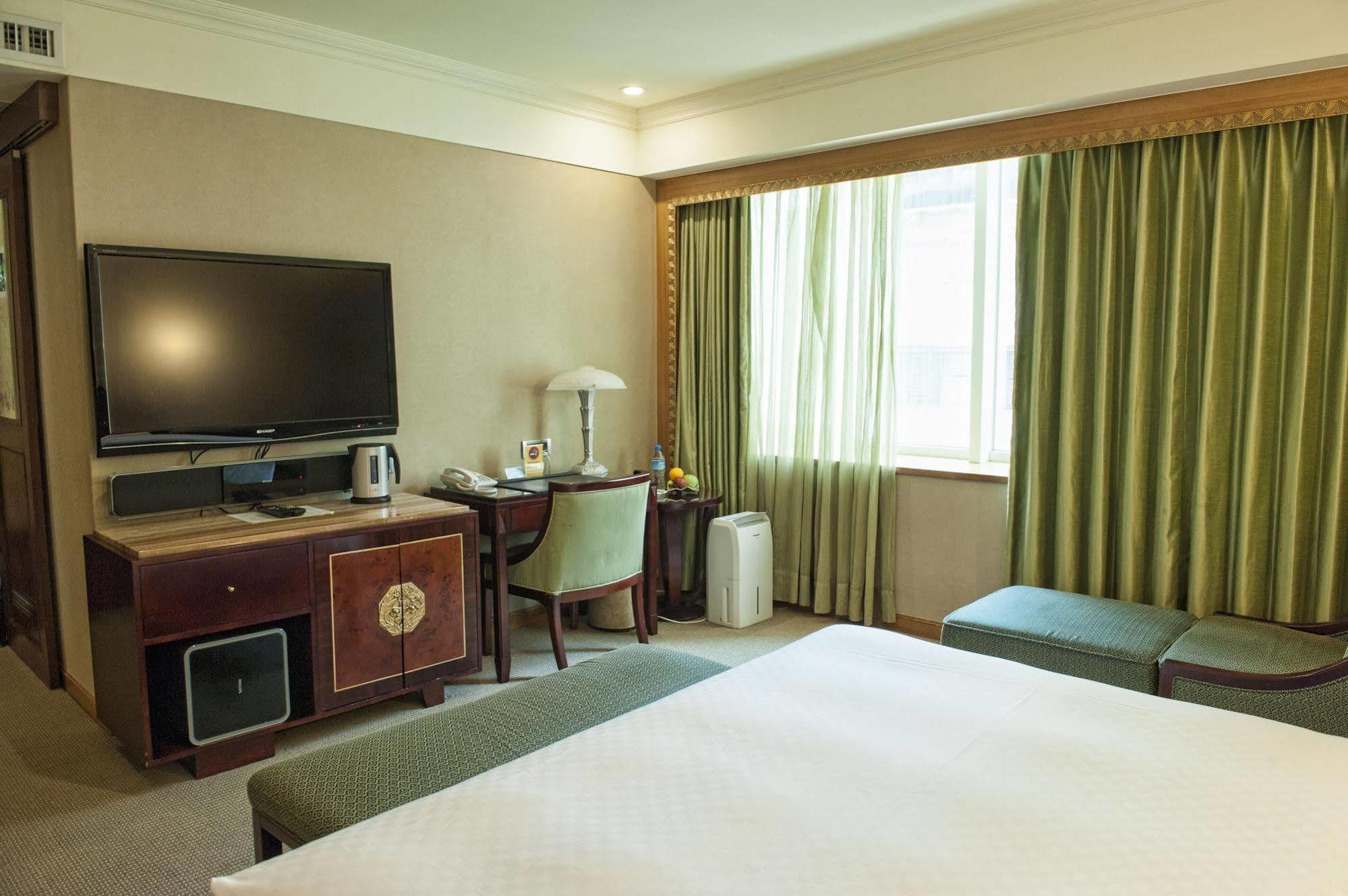 Royal Palace Hotel Taipei Bagian luar foto