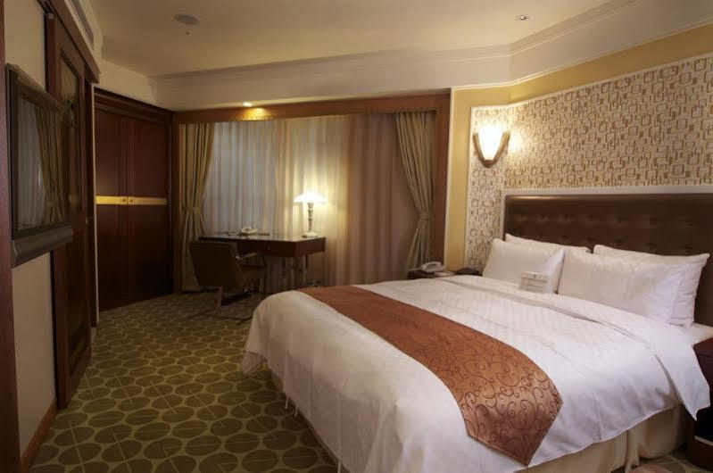 Royal Palace Hotel Taipei Bagian luar foto